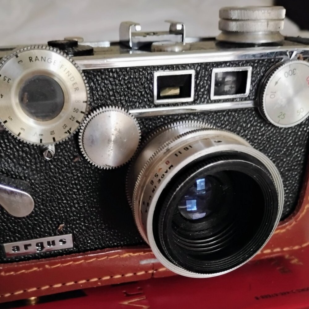 Vintage Argus Range Finder35 mm Camera - Picture 3 of 9